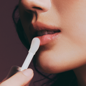 Axis-Y Vita Glow Lip Oil (Dreamy Olive)